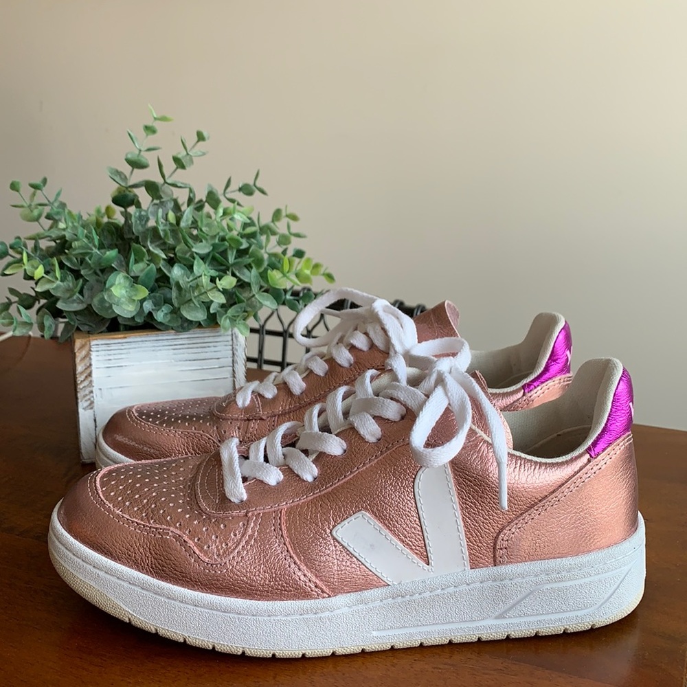 VEJA metallic pink sneakers ✨